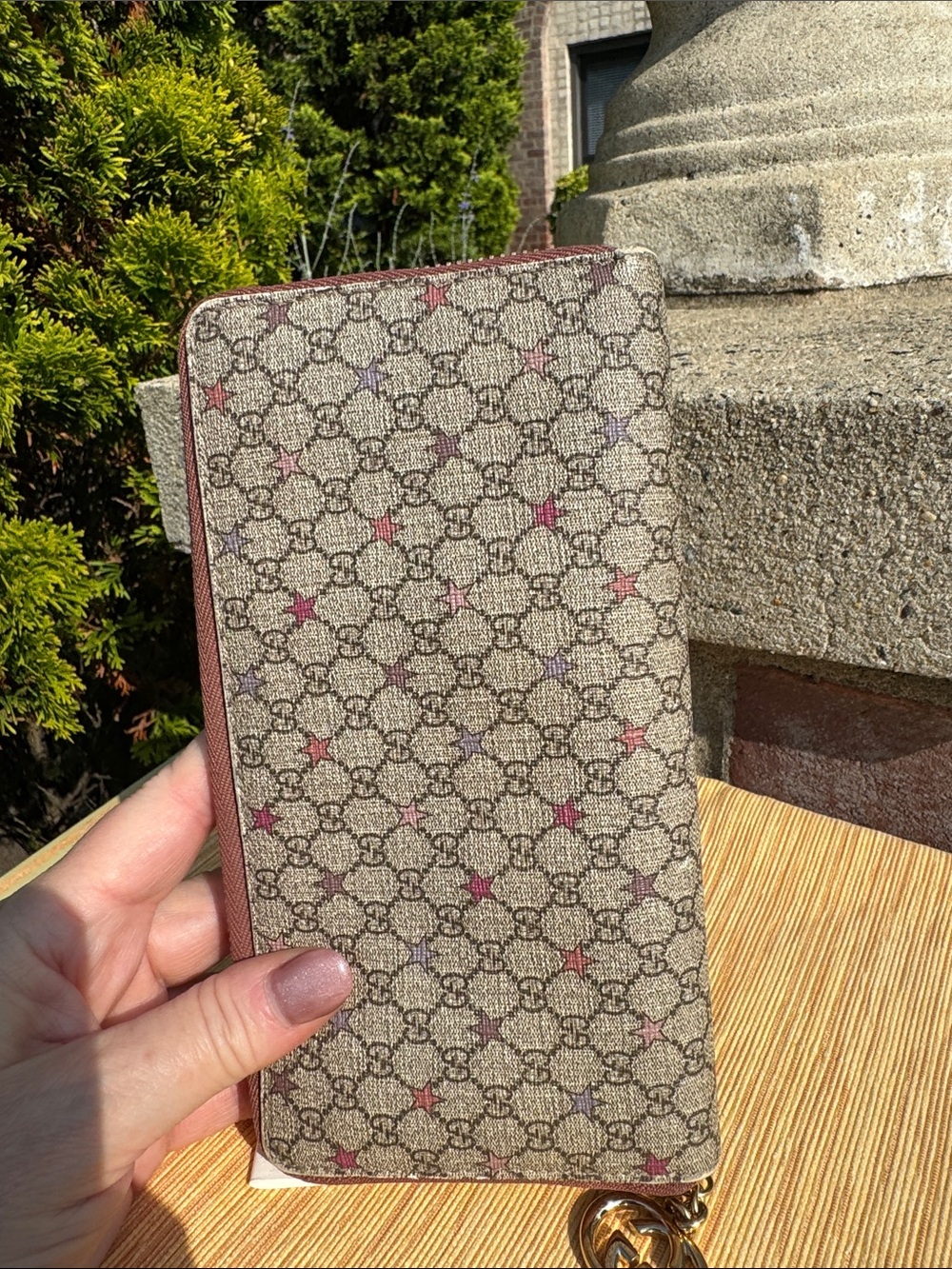 Gucci Beige Monogram Zip Wallet with mini Red &Bkack Star Pattern - Picture 6 of 13